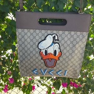Gucci Donald Duck tote with the beige GG supreme